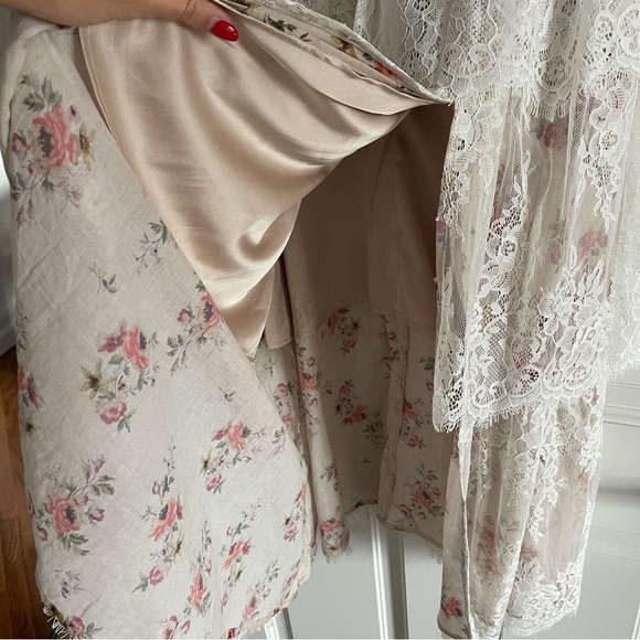 V. Chapman The Mia Dress in Natural Dainty Floral - Picture 15 of 16